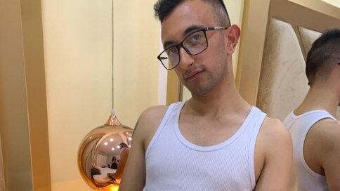 Enter AdamHuntter VIP Show