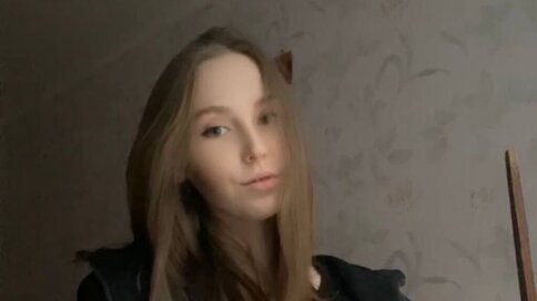 Enter AislyFarabee VIP Show