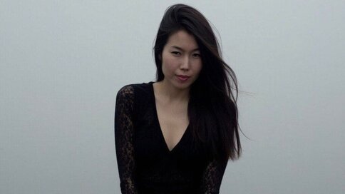 Enter AkiraMi VIP Show