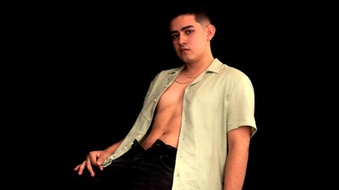 Enter AlannMill VIP Show