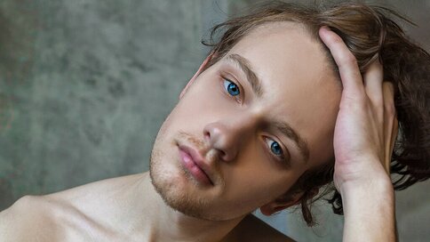 Enter AlfieAllen VIP Show