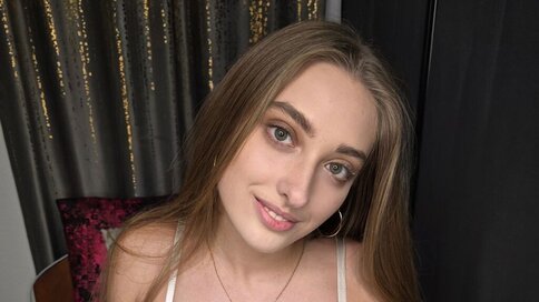 Enter AliceCutes VIP Show