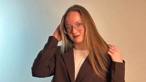 Enter AlisaKutchie VIP Show