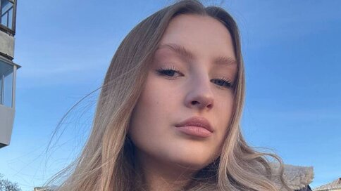 Enter AmberMendelsohn VIP Show