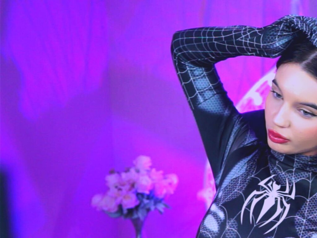 Enter AmySono VIP Show