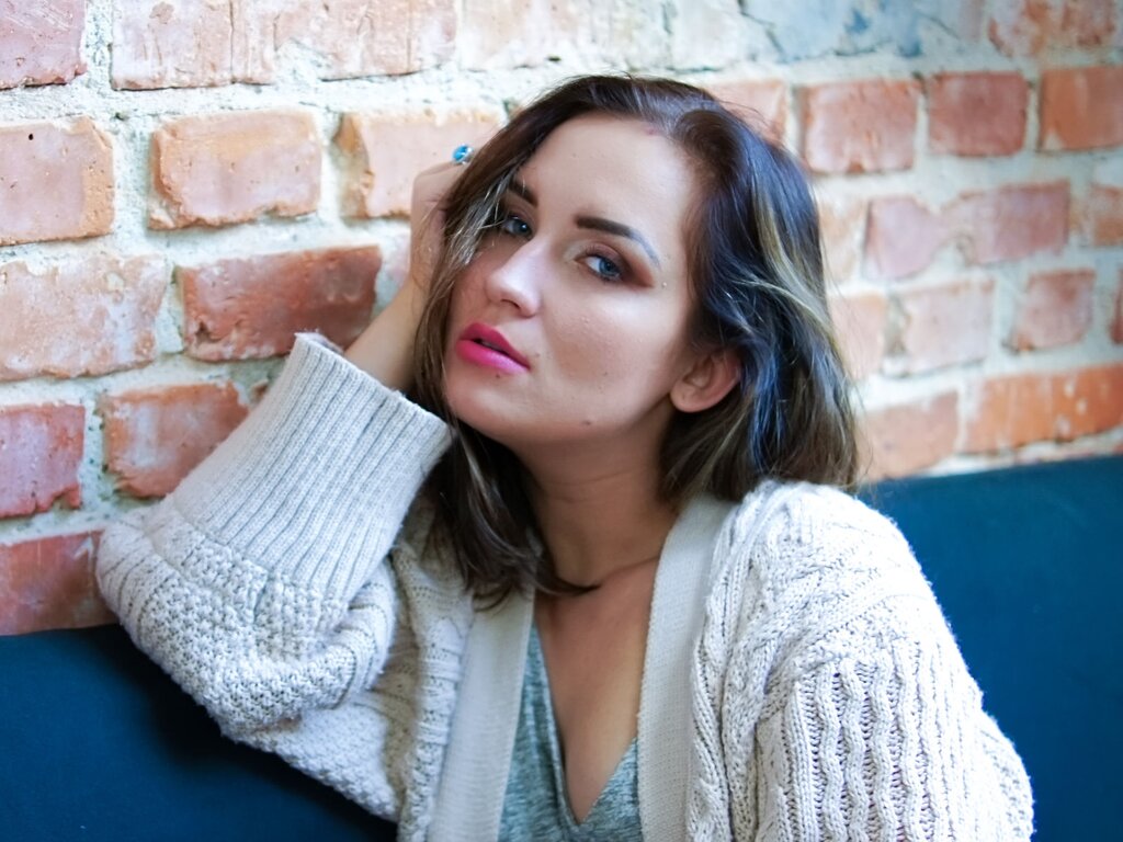 Enter amorALIce VIP Show