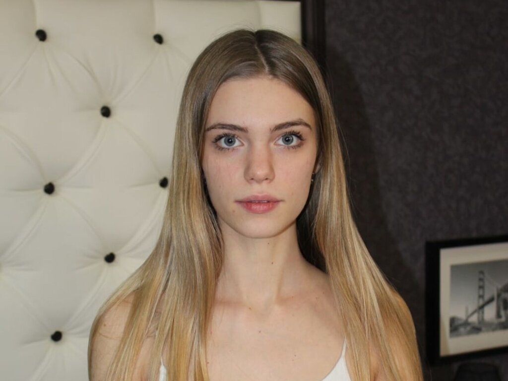 Enter AnnaHyston VIP Show