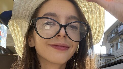 Enter AnneUnderwood VIP Show