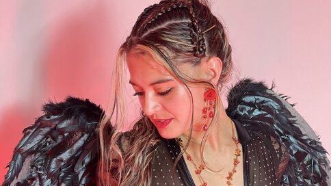 Enter AntonelaStare VIP Show