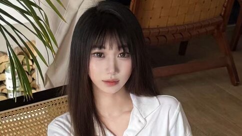 Enter AntoniaIna VIP Show