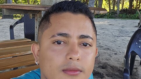 Enter AramisAcosta VIP Show