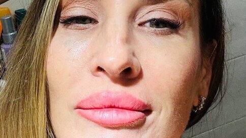 Enter AriAriel VIP Show