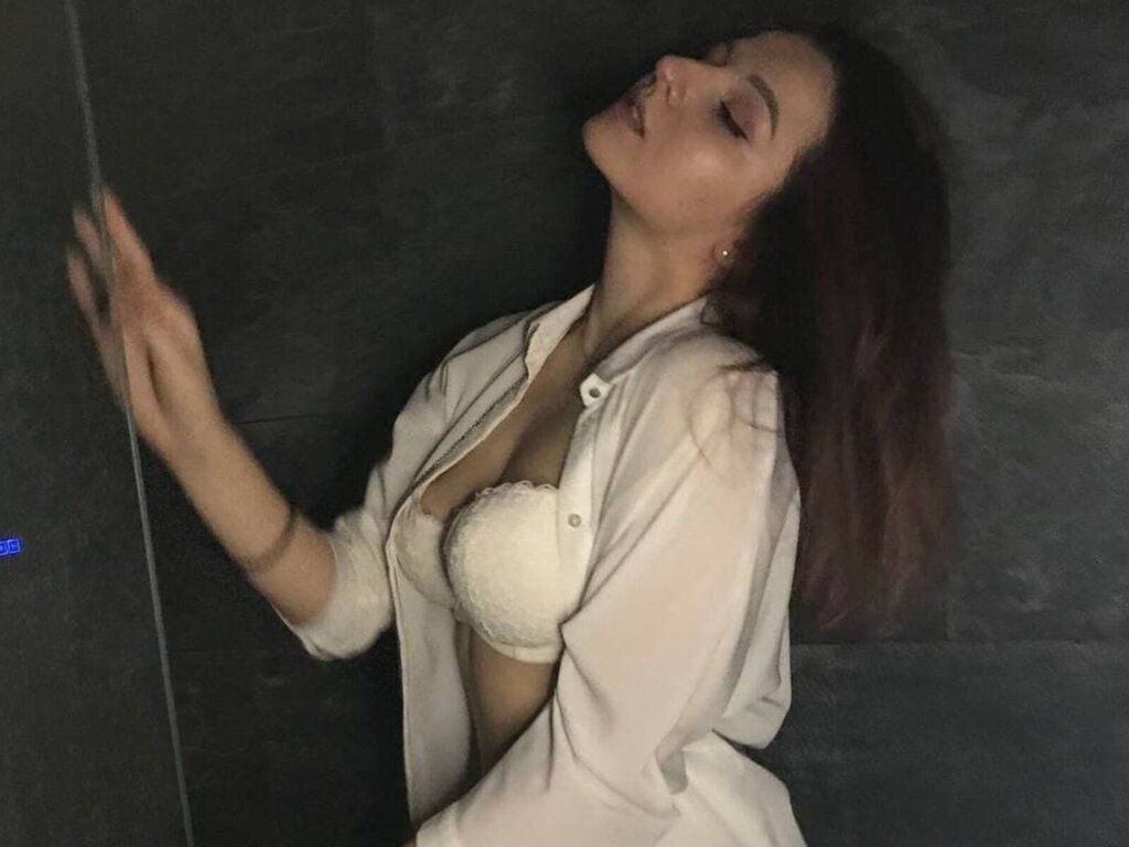 Enter ArielLevis VIP Show