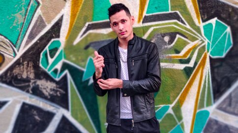 Enter ArnoldDevis VIP Show