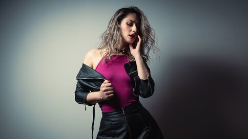 Enter AryTorres VIP Show