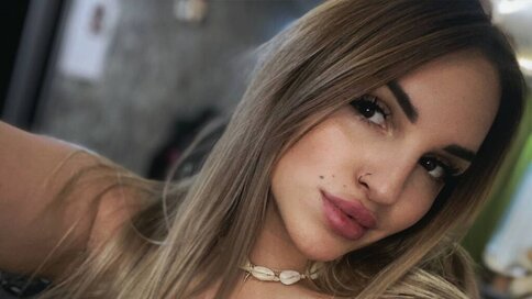 Enter AuroraPhillips VIP Show