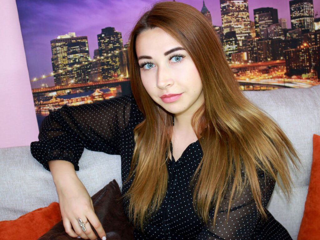 Enter AyleenBrauni VIP Show