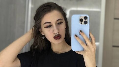 Enter BeataHelmers VIP Show