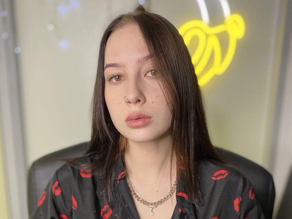 Enter BettyLorans VIP Show