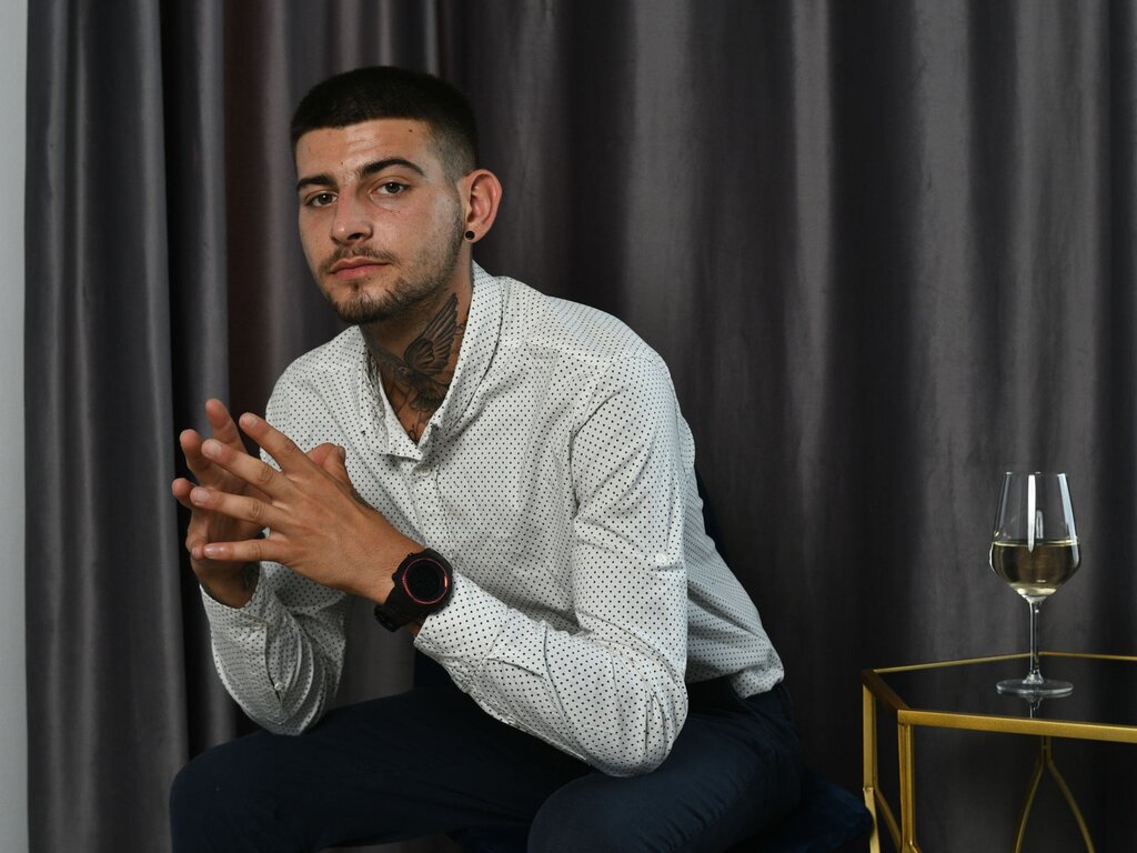 Enter BruceDean VIP Show