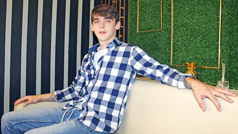 Enter CalvinJoyer VIP Show