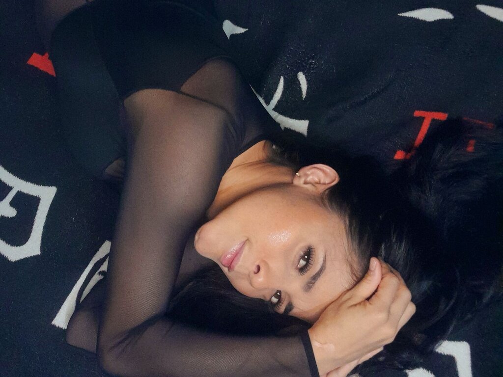 Enter CamilaSivira VIP Show