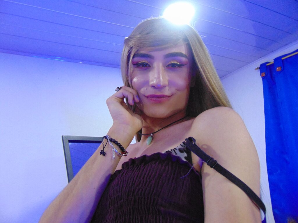 Enter CataAmado VIP Show