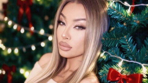 Enter ChristineRum VIP Show