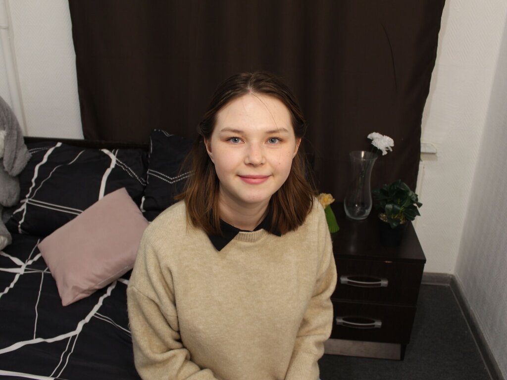 Enter ClaraMillers VIP Show