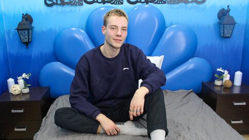 Enter CutePreston VIP Show