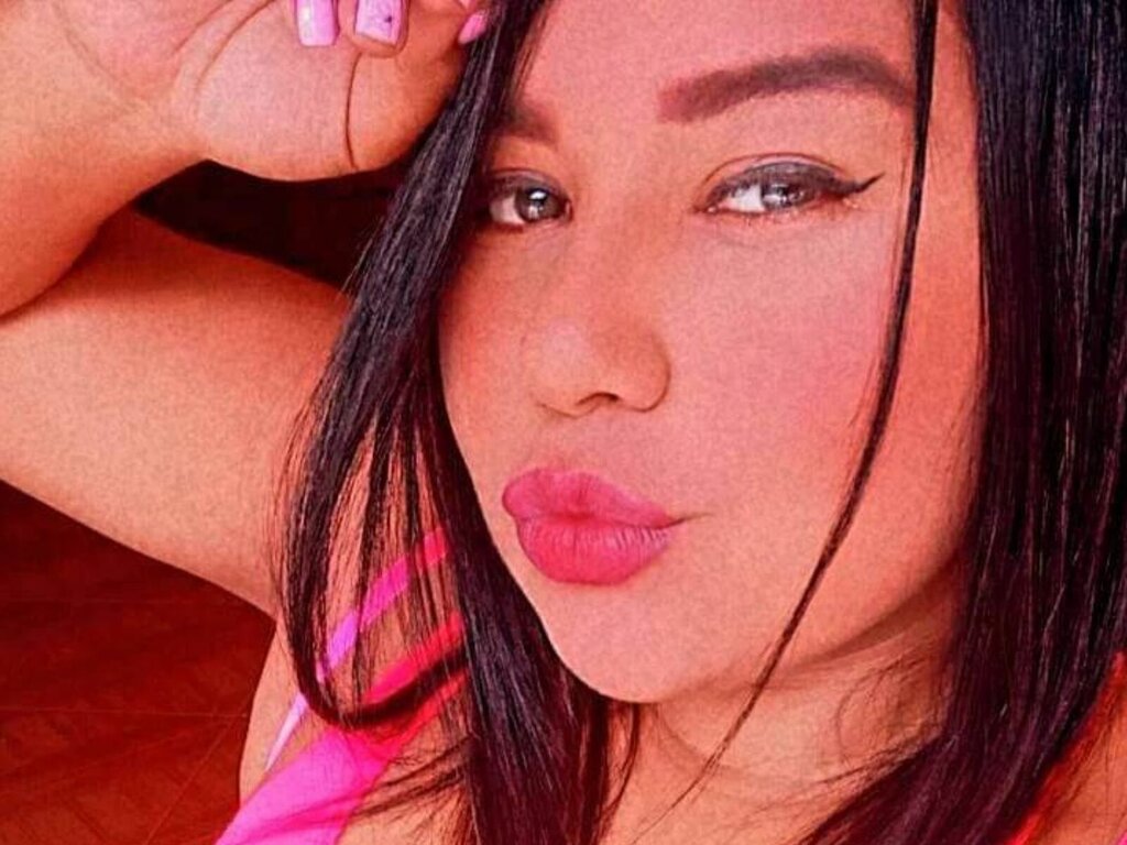 Enter DaniellaWilson VIP Show