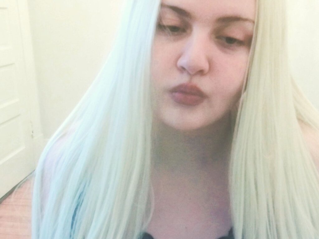 Enter DavinaMarie VIP Show