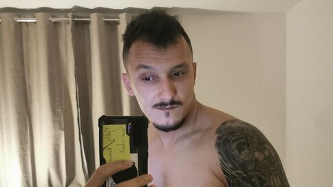 Enter DelirioAndy VIP Show