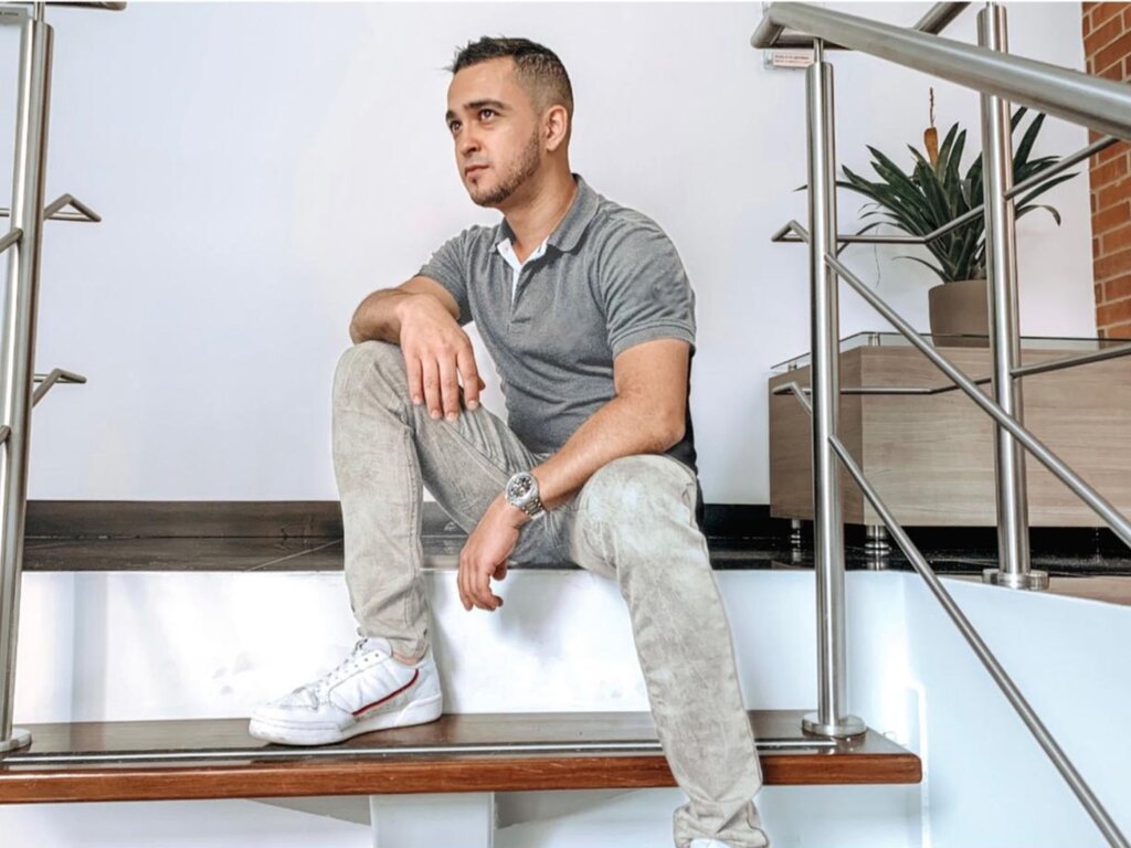 Enter DemetrioBrown VIP Show