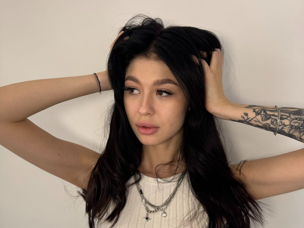 Enter DreamaAragus VIP Show