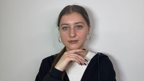 Enter EarleenViteaux VIP Show