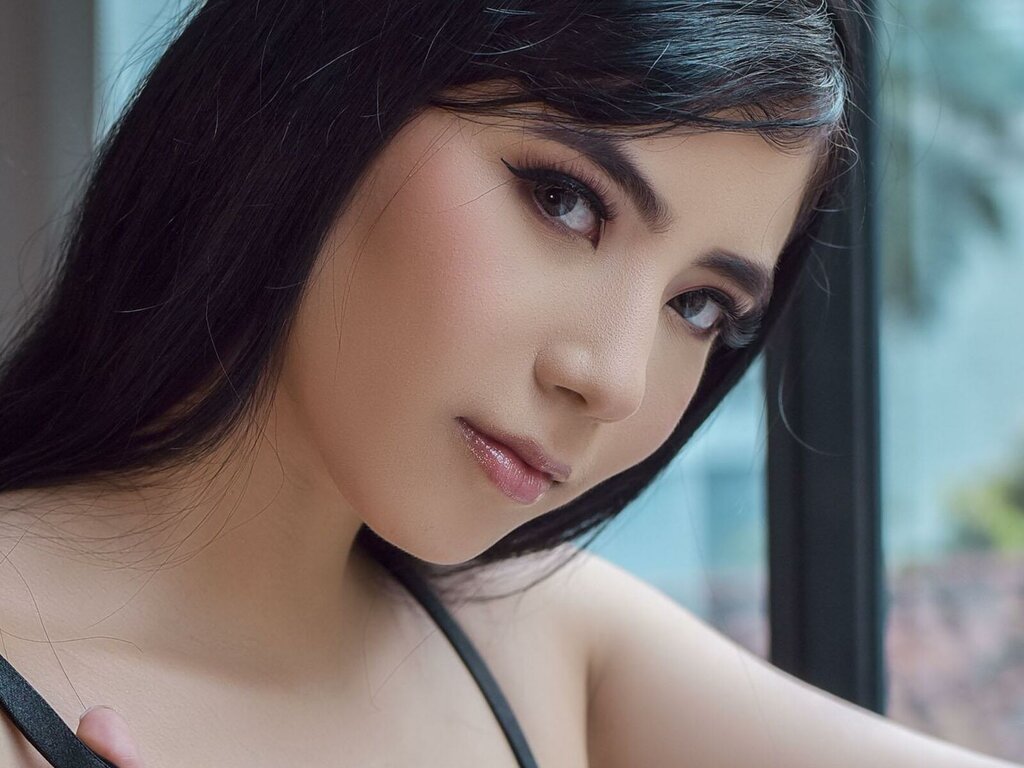 Enter EilineCute VIP Show