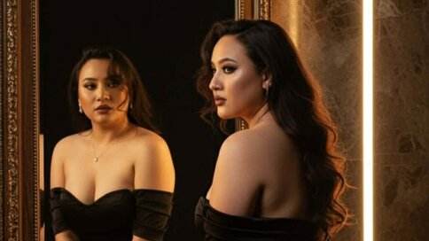 Enter EllaMacgray VIP Show