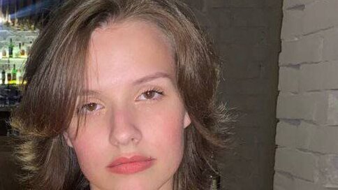 Enter ElwineDennett VIP Show