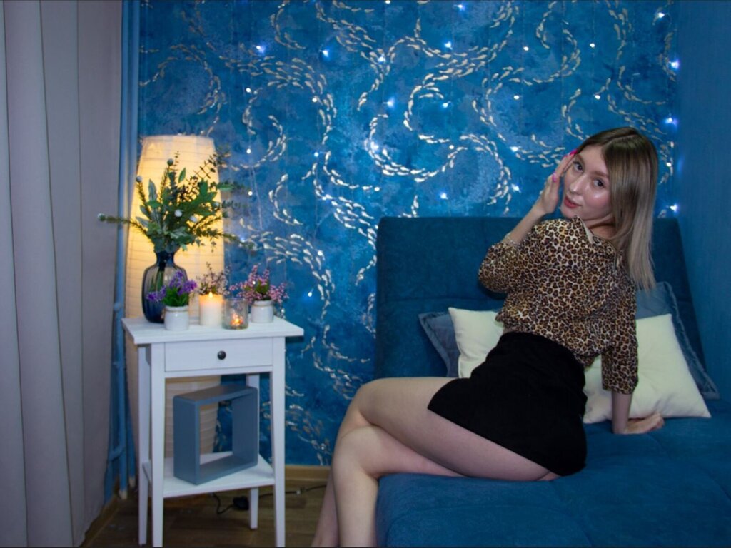 Enter ElzaBail VIP Show