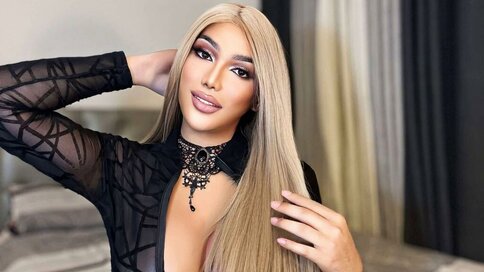 Enter EmeraldVersace VIP Show