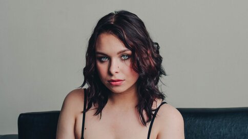 Enter EmilyBroks VIP Show
