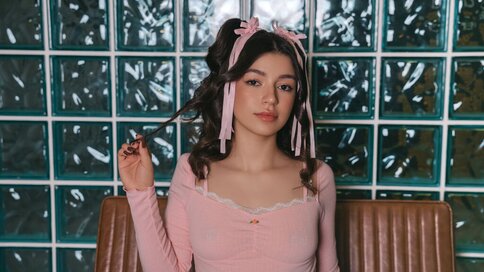 Enter EmmieWren VIP Show