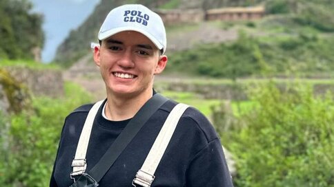 Enter EstebanVelasquez VIP Show