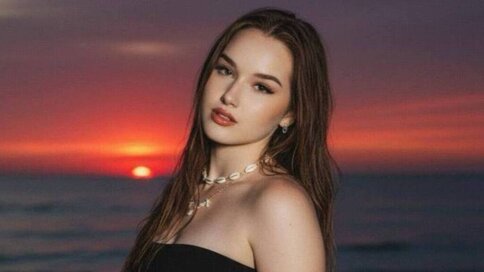 Enter EvelinRace VIP Show