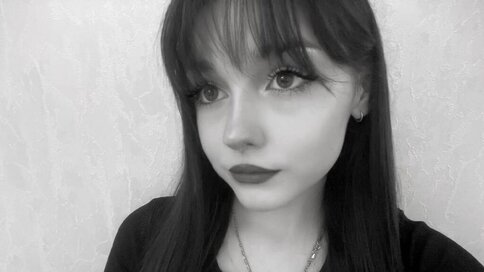 Enter EvelynnCaillouet VIP Show