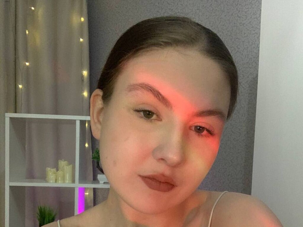 Enter FalineCurvey VIP Show