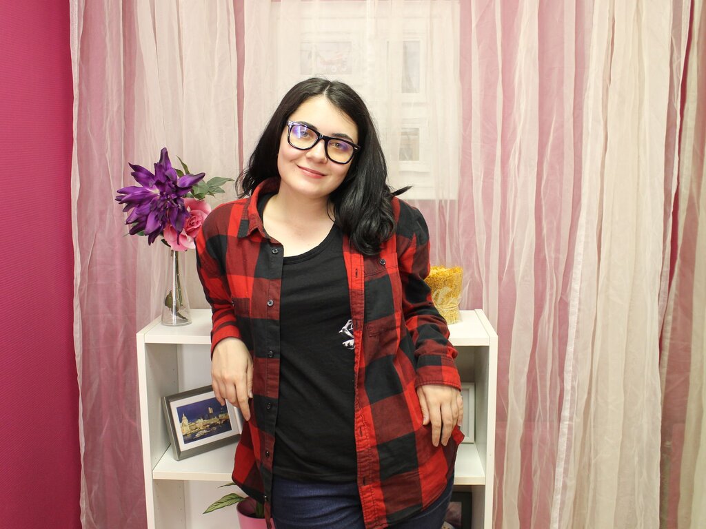 Enter FantasticStacy VIP Show