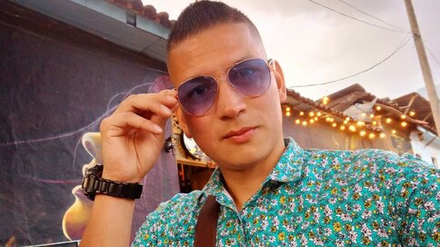 Enter FrankDavison VIP Show