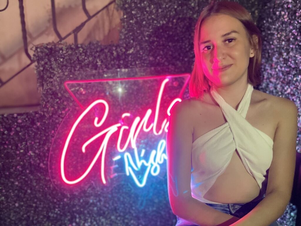 Enter GiaMyers VIP Show